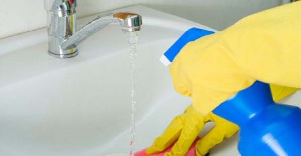 نصائح لتنظيف الحمامات وتعقيمها وتعطيرها 771757031.jpg