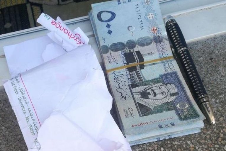 كويتي يفقد ريال وأغراضا شخصية ميقات المدينة.. وهكذا عليها