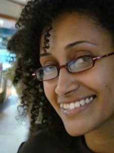سودانية من بنات أهلنا الكاتبة والمخرجة السينمائية مروي زين مع صور ليها Sudaneseonline